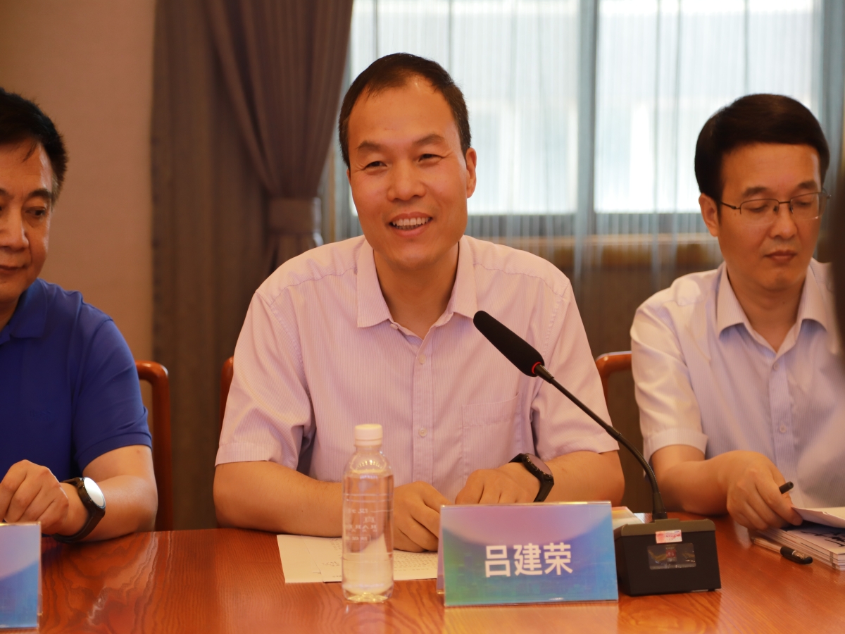 3.西北大学党委副书记吕建荣.jpg