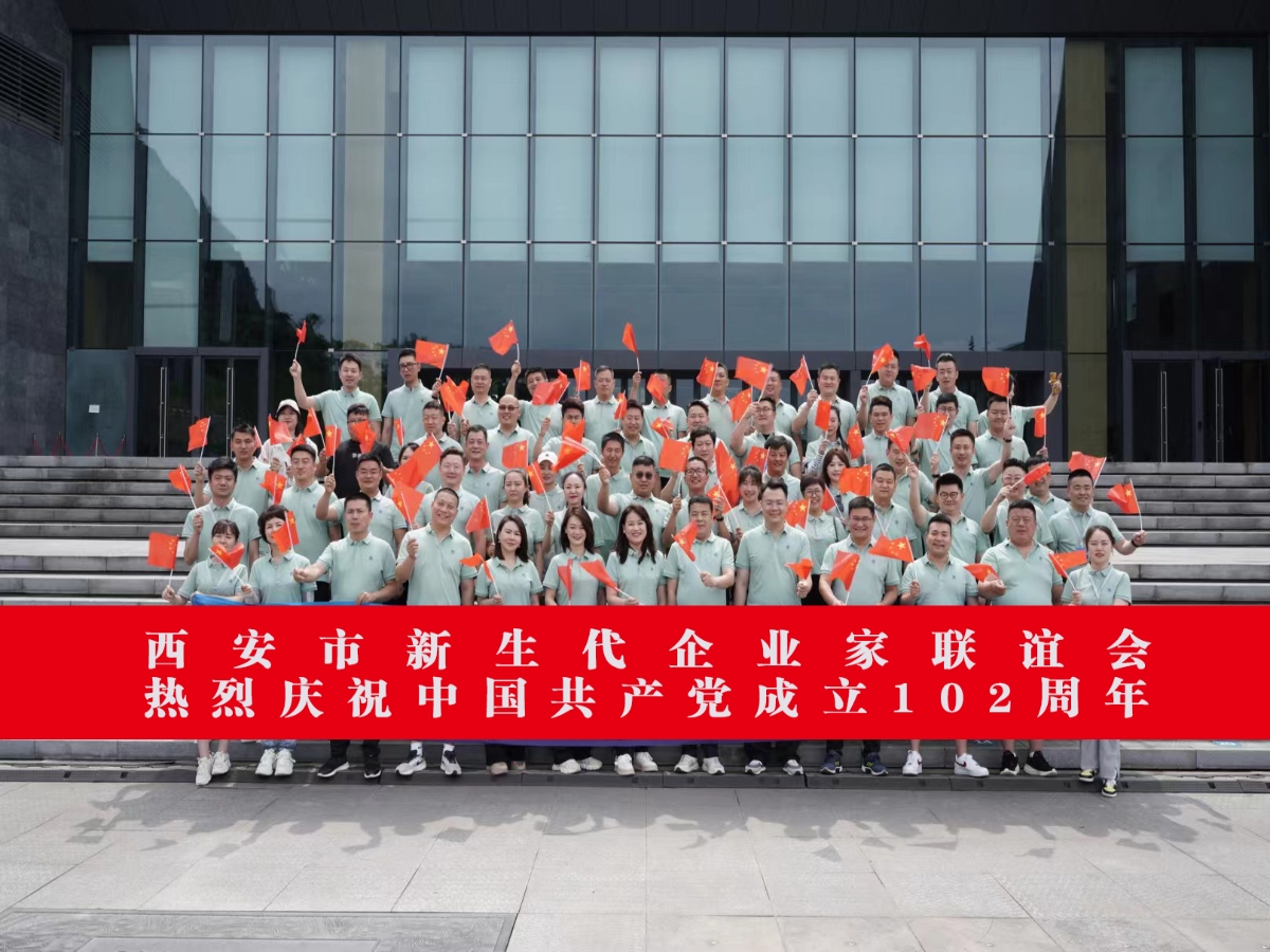 5.庆祝中国共产党建党102周年合影.jpg